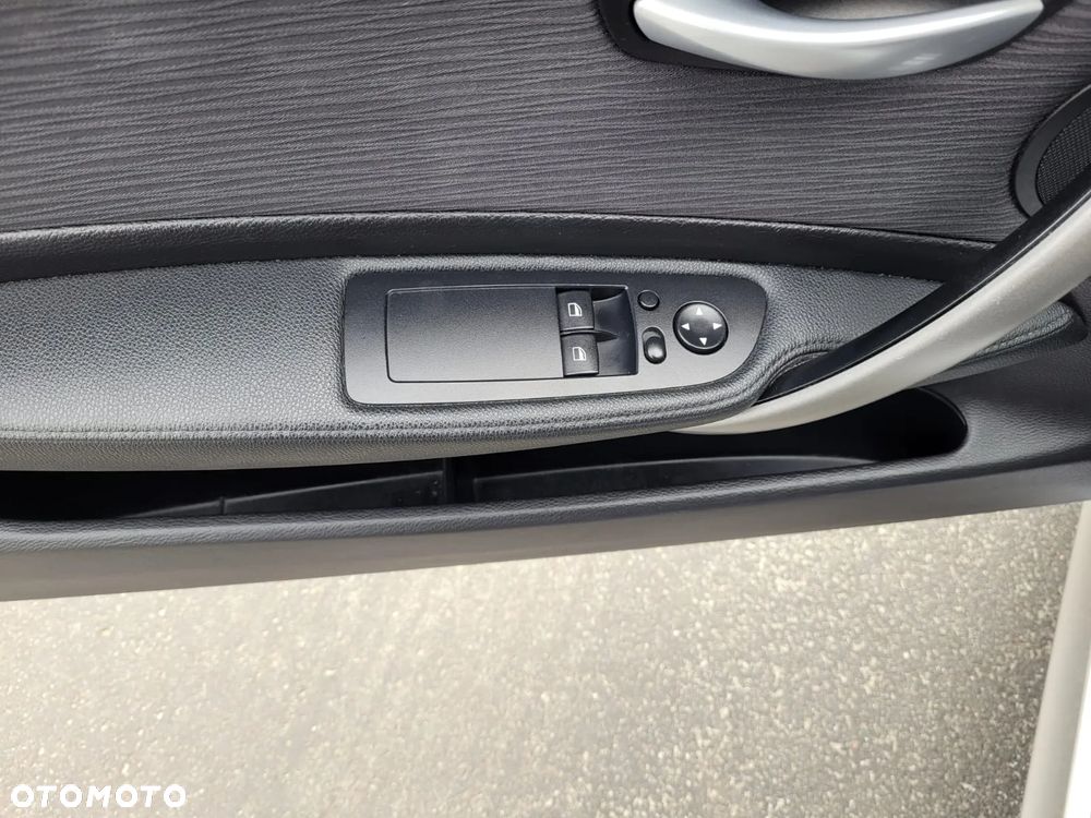 BMW Seria 1 - 21