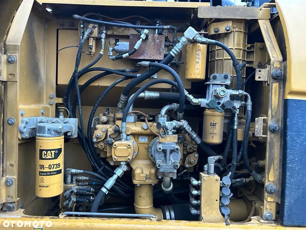 Caterpillar CAT 323D - 10