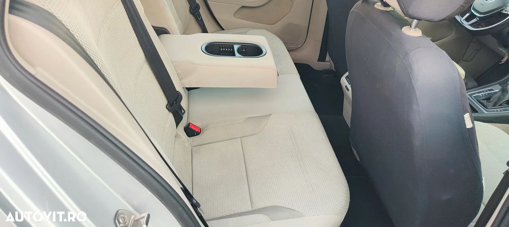 Volkswagen Golf - 5