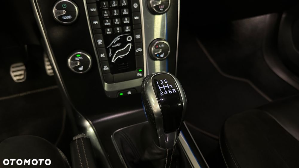 Volvo V40 D4 Drive-E R-Design Summum - 34
