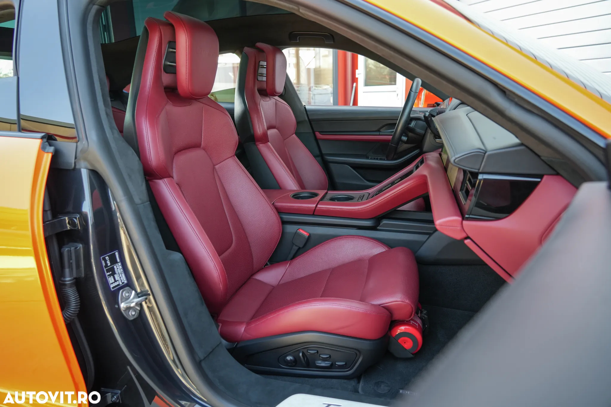Porsche Taycan - 21