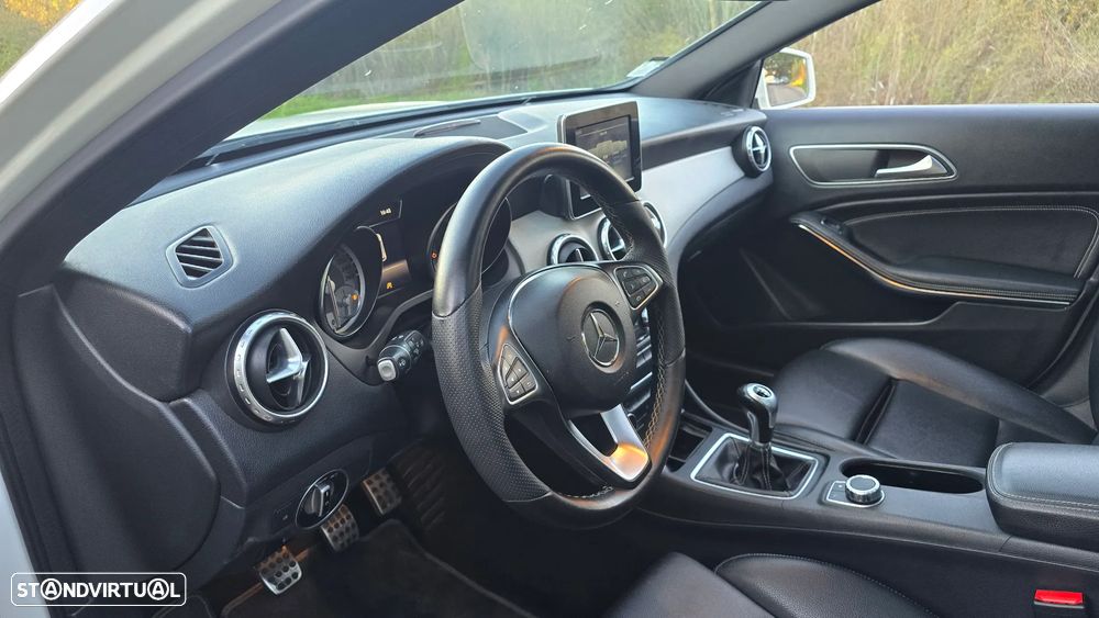 Mercedes-Benz GLA 180 - 35