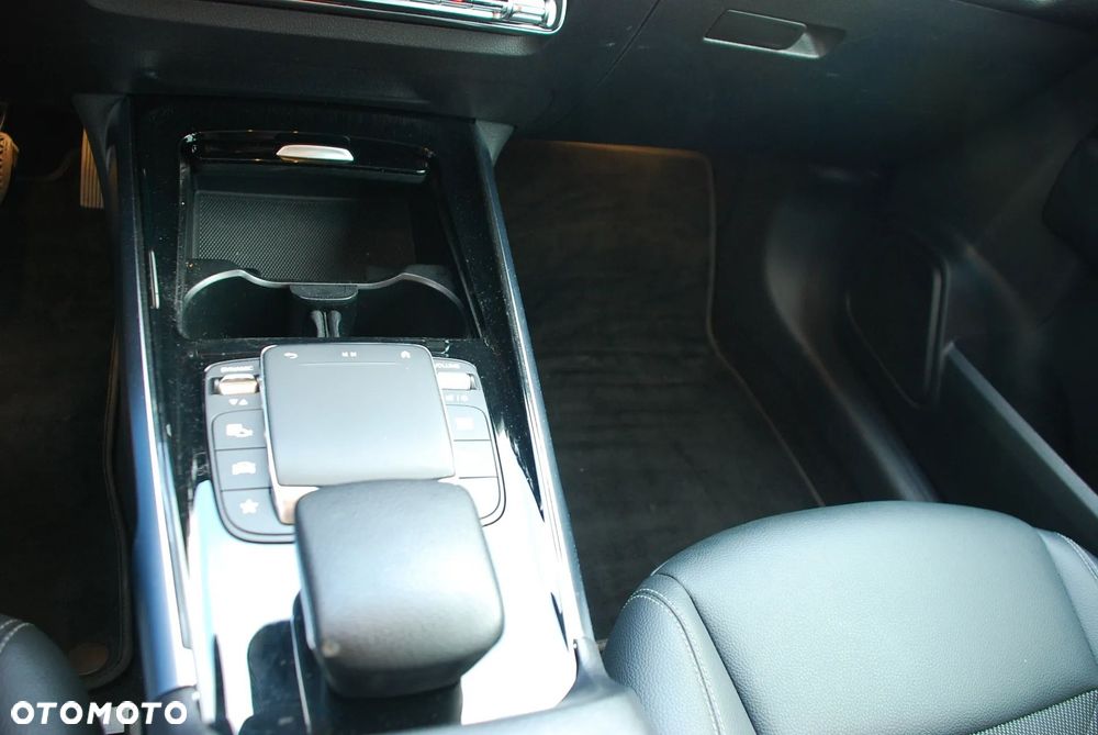 Mercedes-Benz GLB 200 d Progressive 8G-DCT - 26