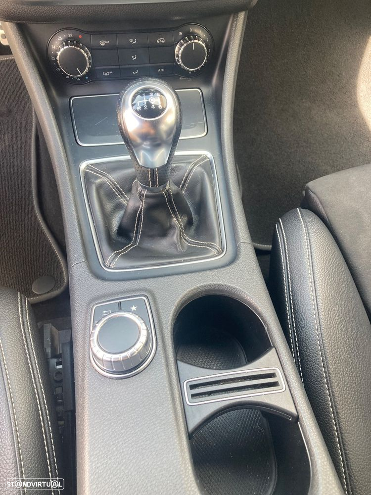 Mercedes-Benz A 180 d AMG Line - 13