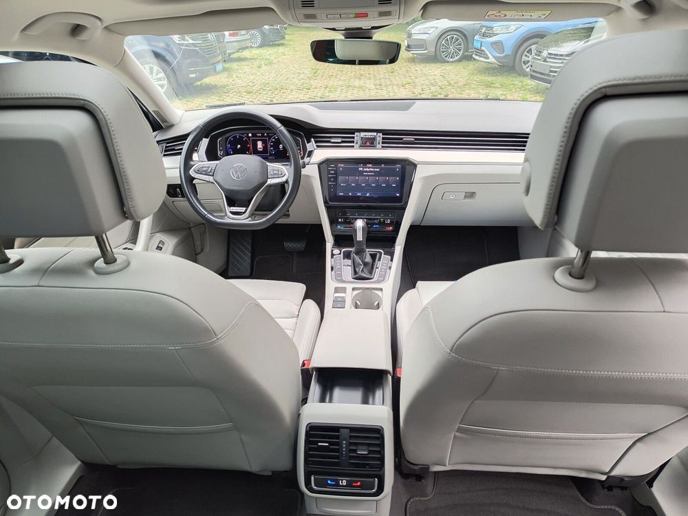 Volkswagen Passat Variant 2.0 TDI Elegance DSG - 33