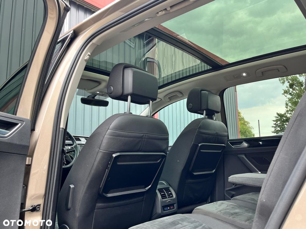 Volkswagen Touran - 32