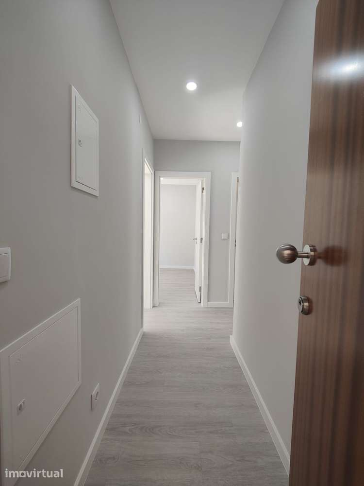 Apartamento T2 renovado para arrendamento — Centro do Pinhal Novo - Grande imagem: 2/11