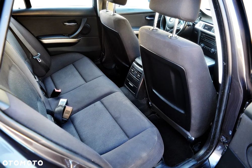 BMW Seria 3 318d - 15