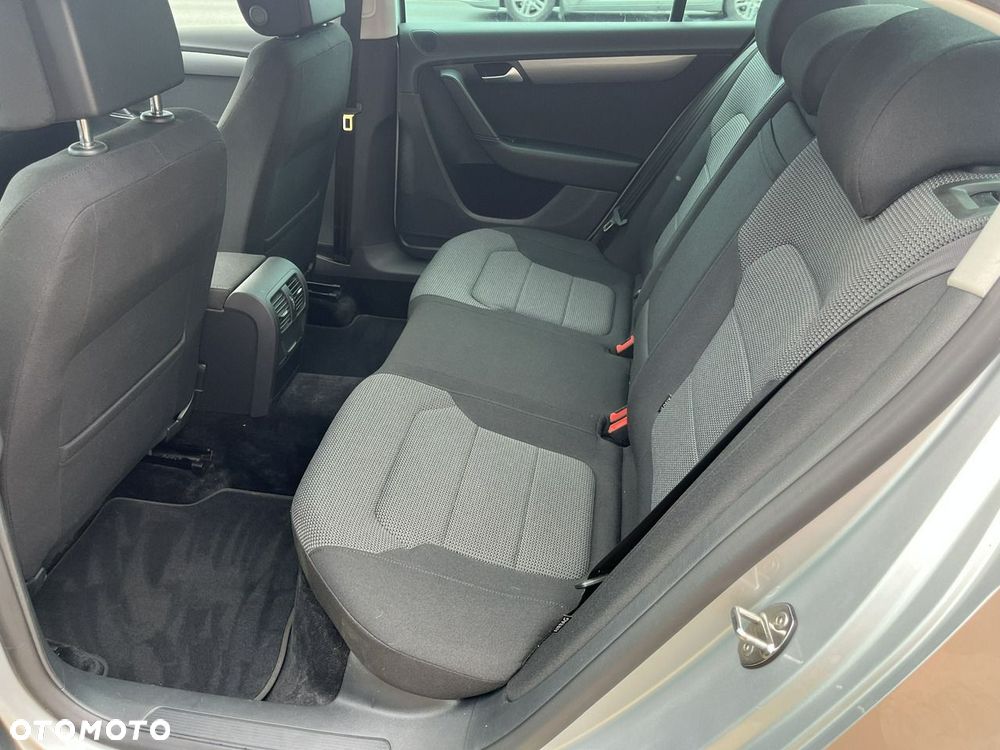 Volkswagen Passat - 22