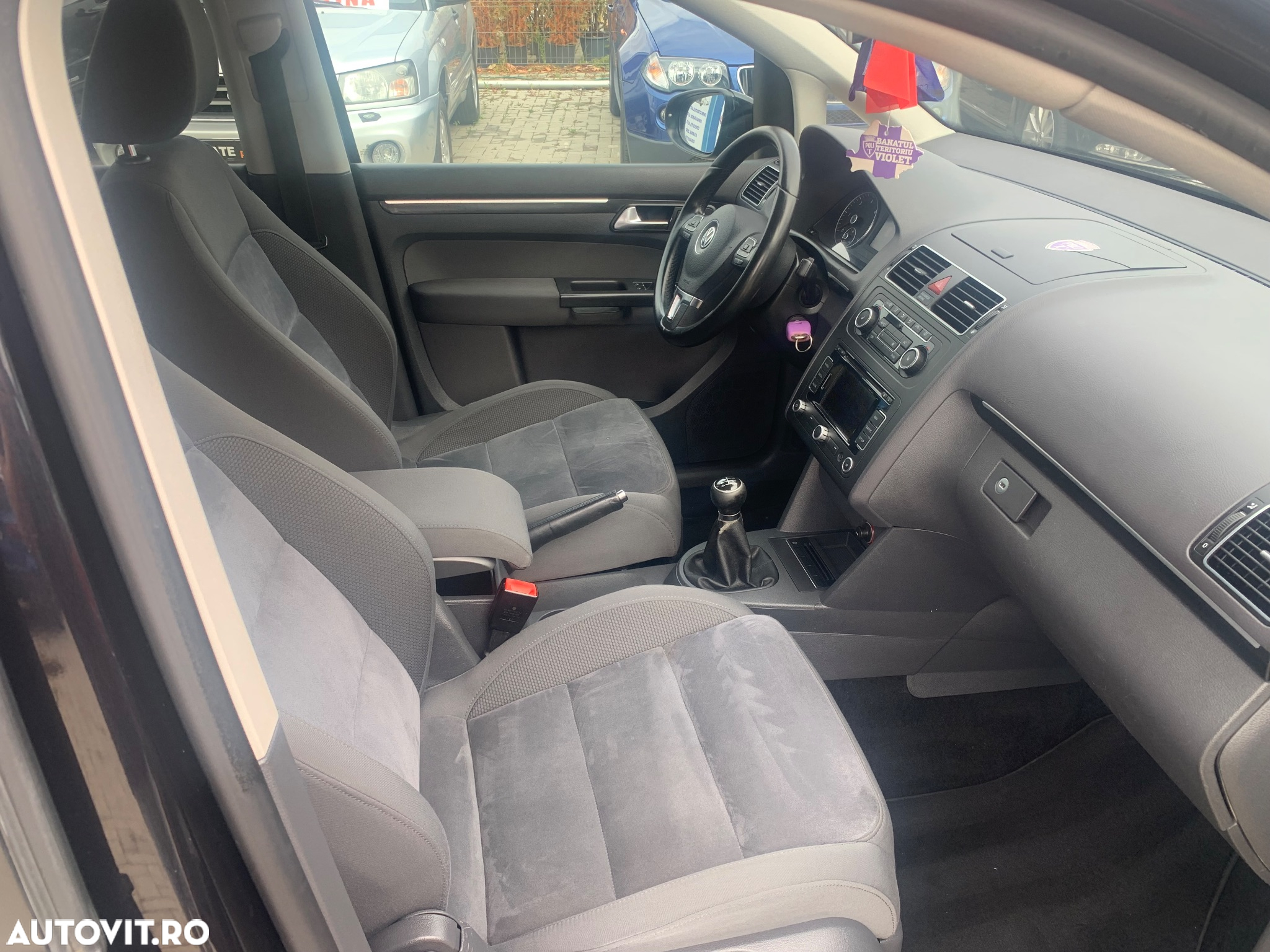 Volkswagen Touran 1.6 TDI Highline - 8