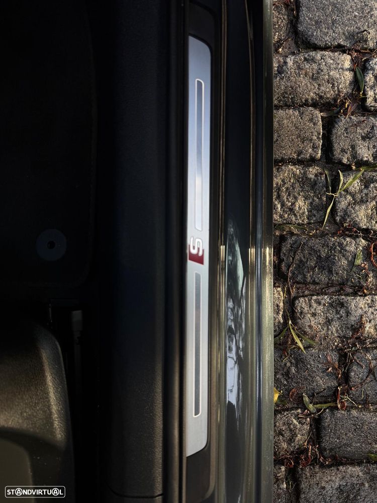 Audi A4 2.0 TDI S-line S tronic - 48