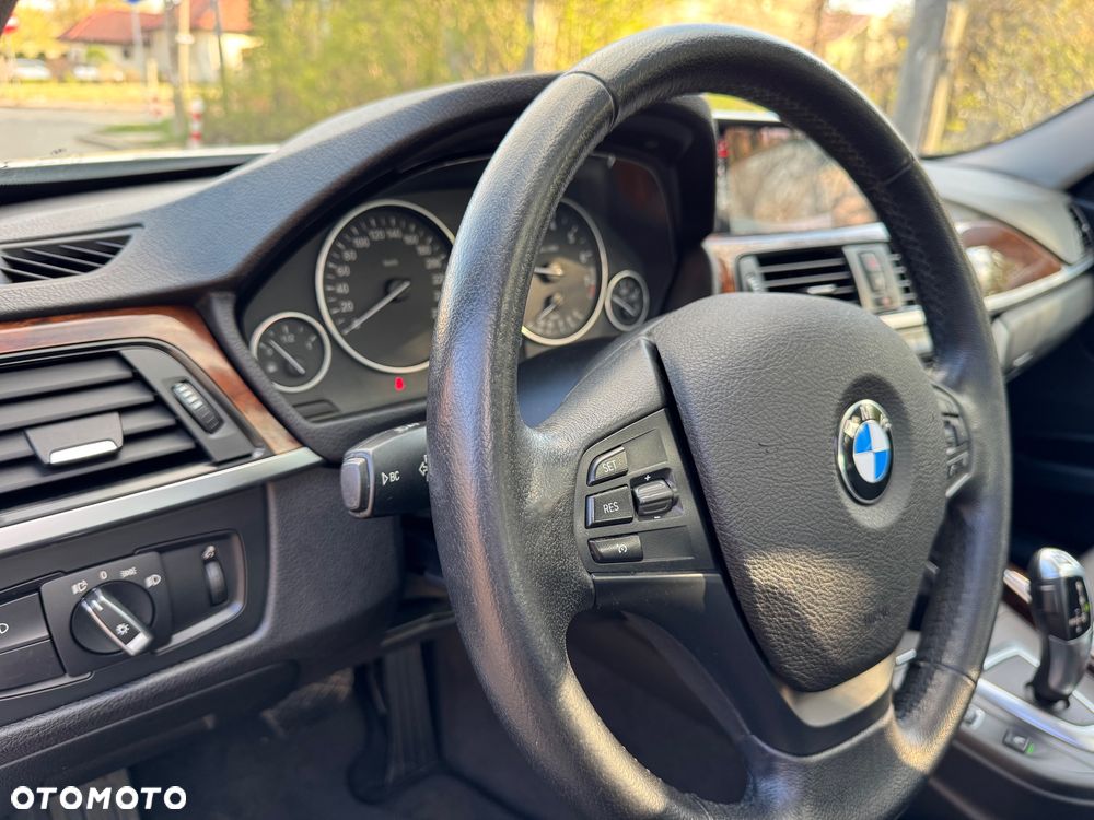BMW Seria 3 328i xDrive Sport Line - 28