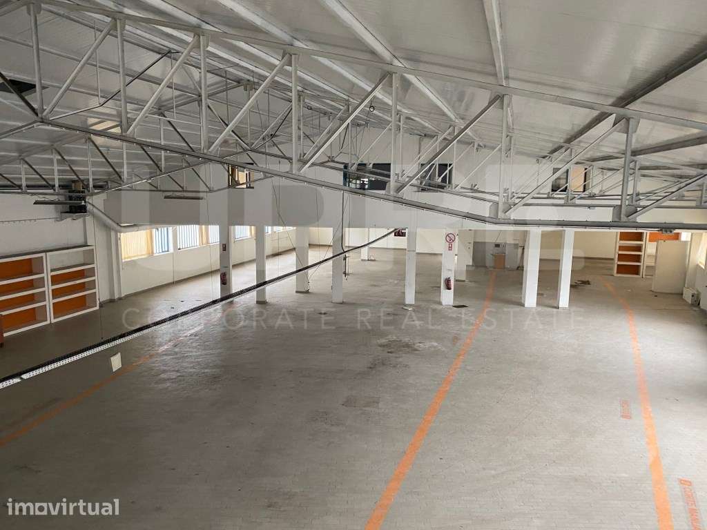 VENDE | Armazém Industrial | S. João Madeira - Grande imagem: 5/9