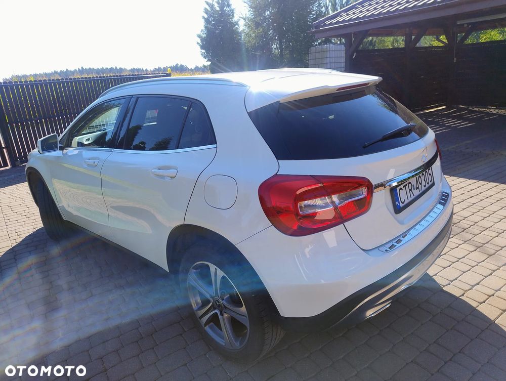 Mercedes-Benz GLA - 8
