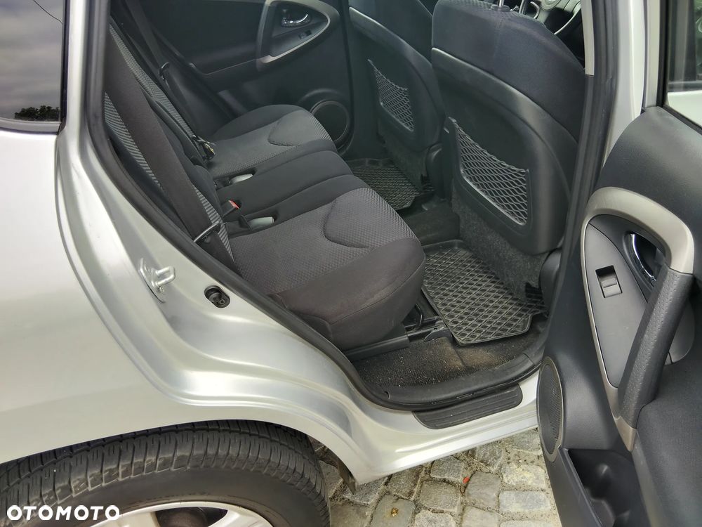 Toyota RAV4 2.0 VVT-i Premium - 9