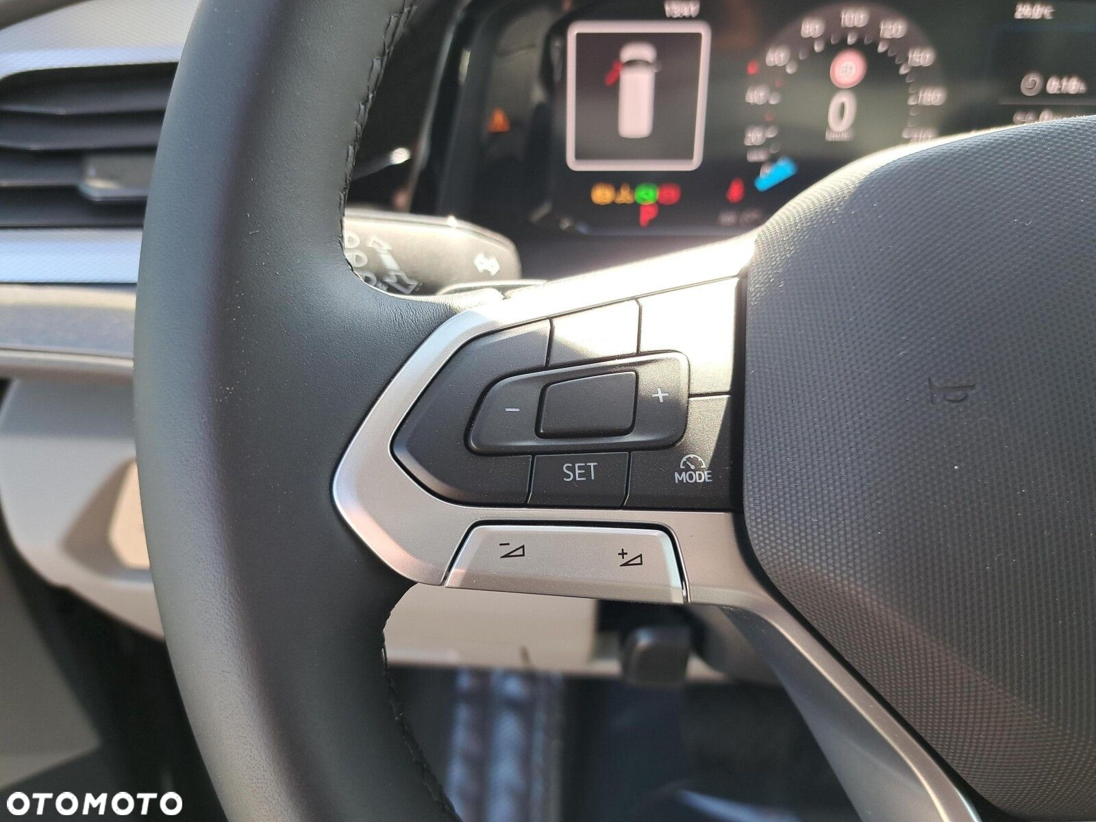 Volkswagen multivan Family L2 silnik: 2,0 l TDI SCR 150 KM / skrzynia biegów: 7-biegowa DSG rozstaw osi: 3124 mm - 33