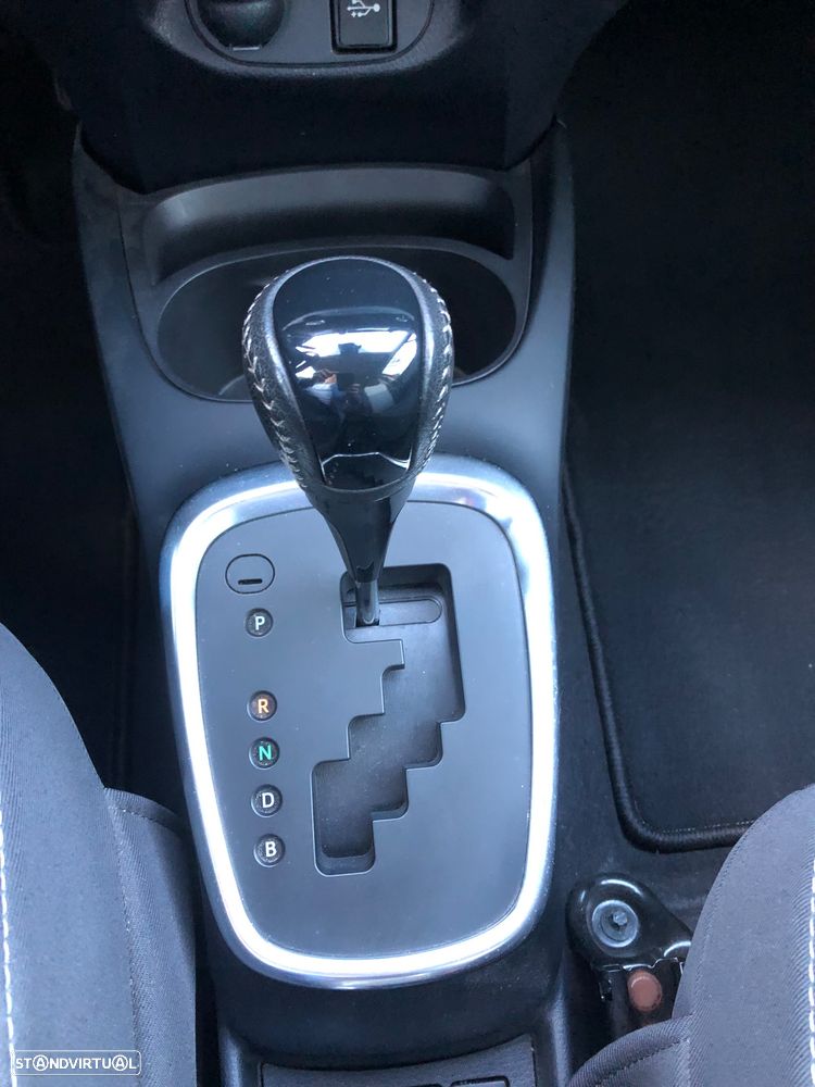 Toyota Yaris 1.5 HSD Comfort - 26