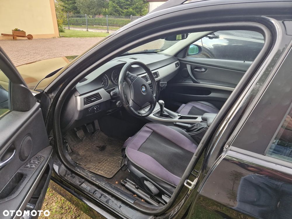 BMW Seria 3 318i - 4