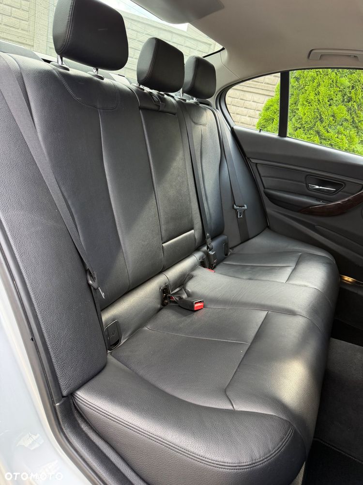 BMW Seria 3 320d Blue Performance Luxury Line - 37