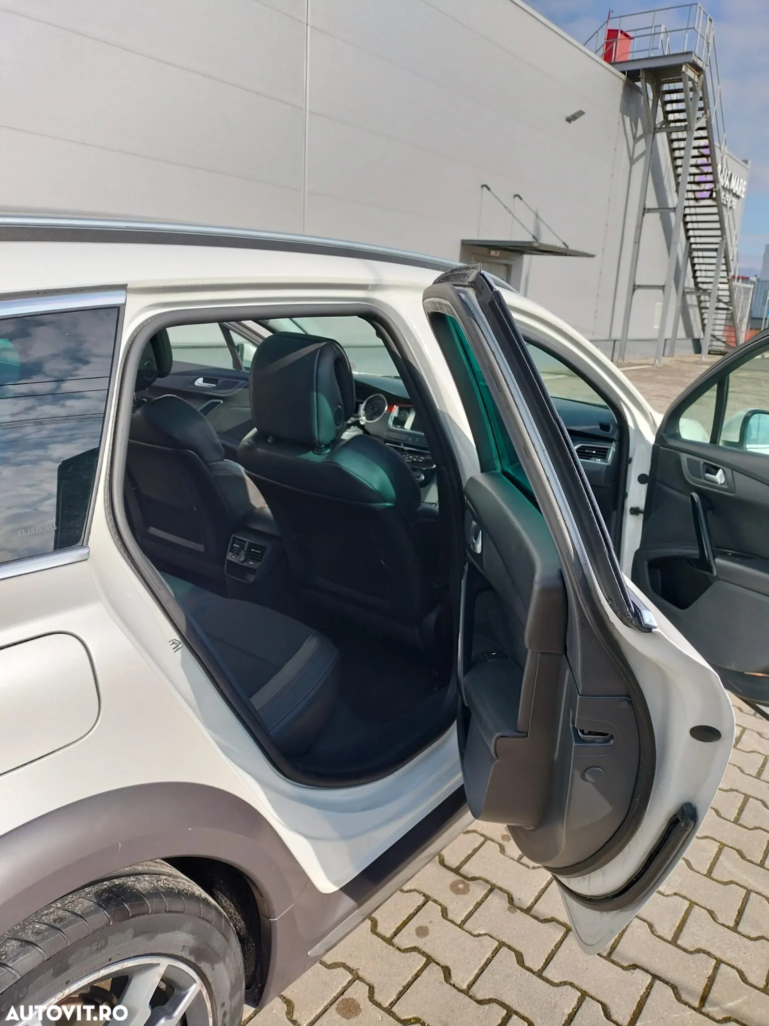 Peugeot 508 RXH Hybrid4 - 15
