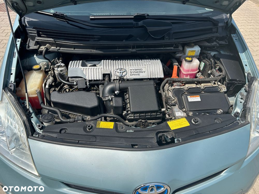 Toyota Prius (Hybrid) - 13