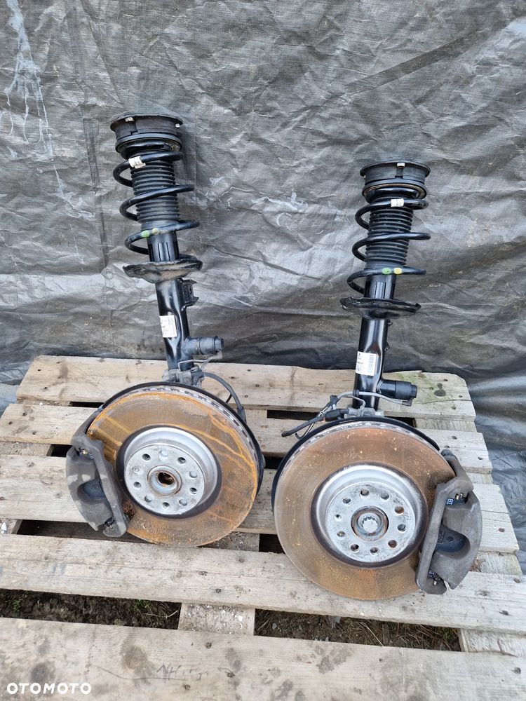 VW Passat B8 Arteon Superb III Zawieszenie Lewe przednie kompletne kopyto 5Q0407257A 3Q0413031BE