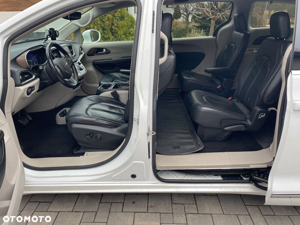 Chrysler Pacifica - 13