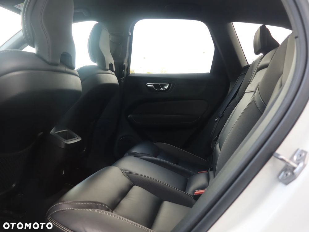 Volvo XC 60 T5 AWD R-Design - 15