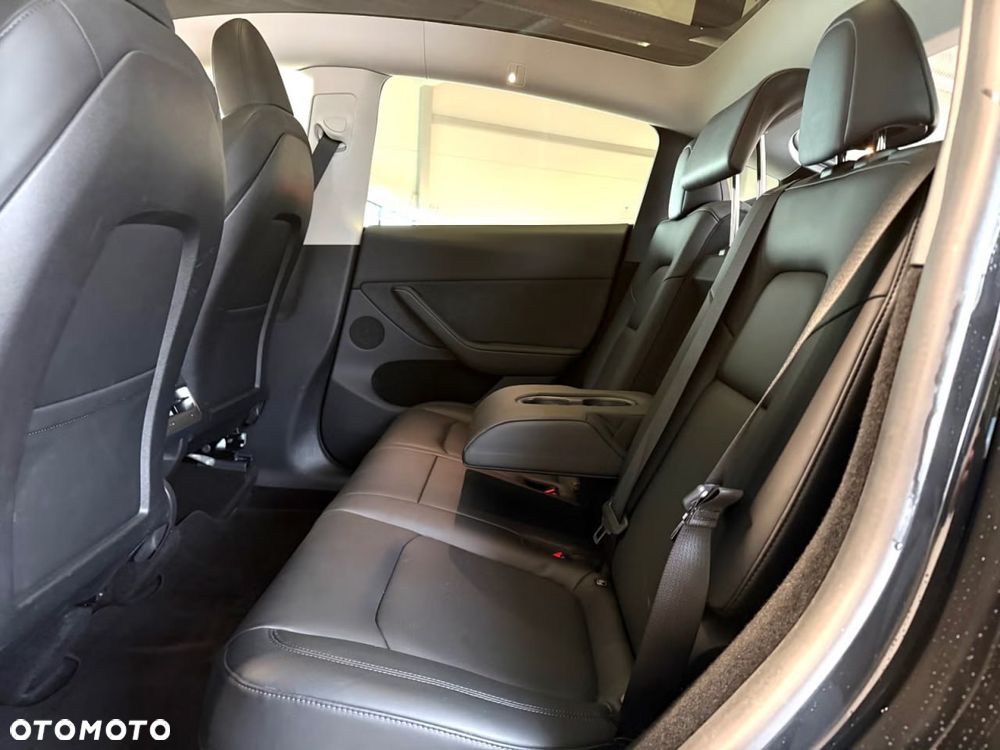 Tesla Model Y Long Range Dual Motor AWD - 8