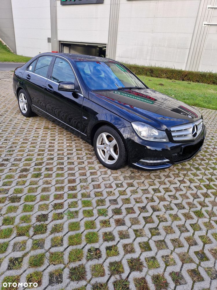 Mercedes-Benz Klasa C 180 CGI BlueEFFICIENCY Avantgarde - 1