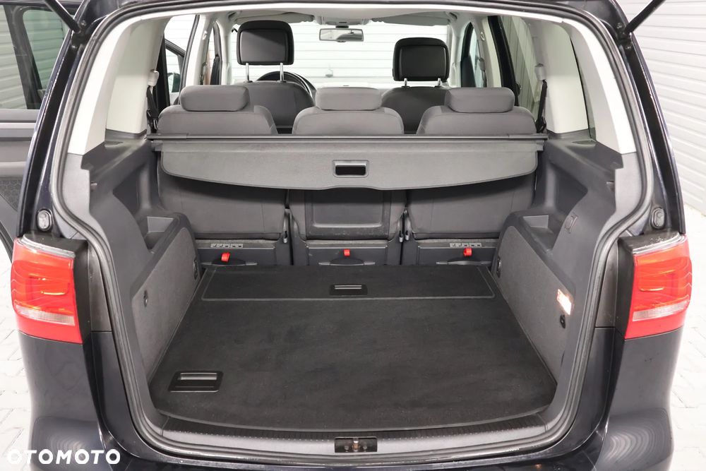 Volkswagen Touran 2.0 TDI DPF BlueMotion Technology Comfortline - 12