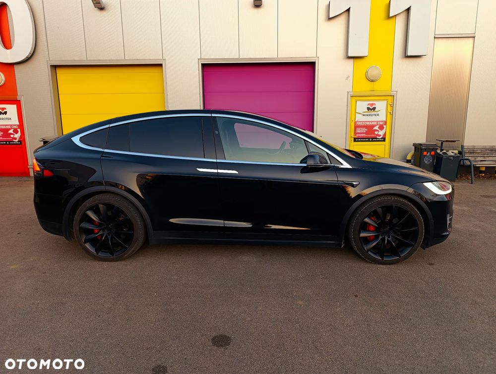Tesla Model X - 23