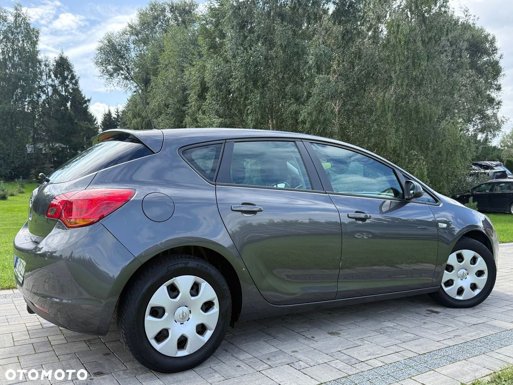 Opel Astra 1.6 Cosmo - 11
