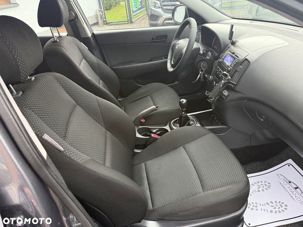 Hyundai i30 1.4 Base + - 12