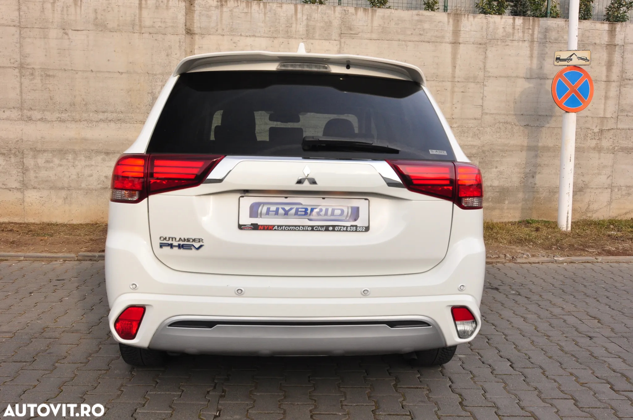 Mitsubishi Outlander 2.4 4WD Plug-In Hybrid - 13