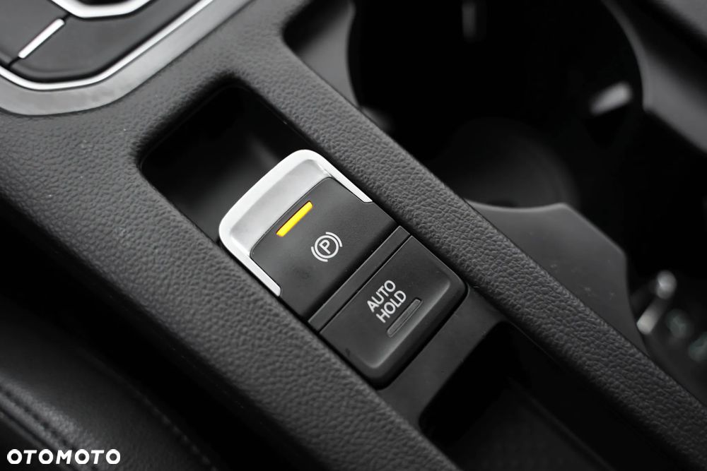 Volkswagen Passat 2.0 TDI SCR Highline - 28