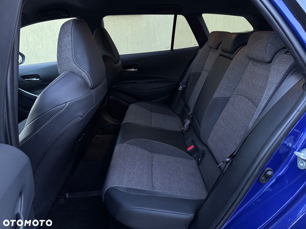 Toyota Corolla 2.0 Hybrid Executive - 23