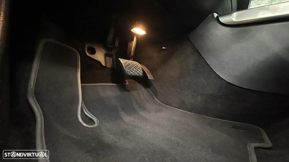 Mercedes-Benz EQB - 16