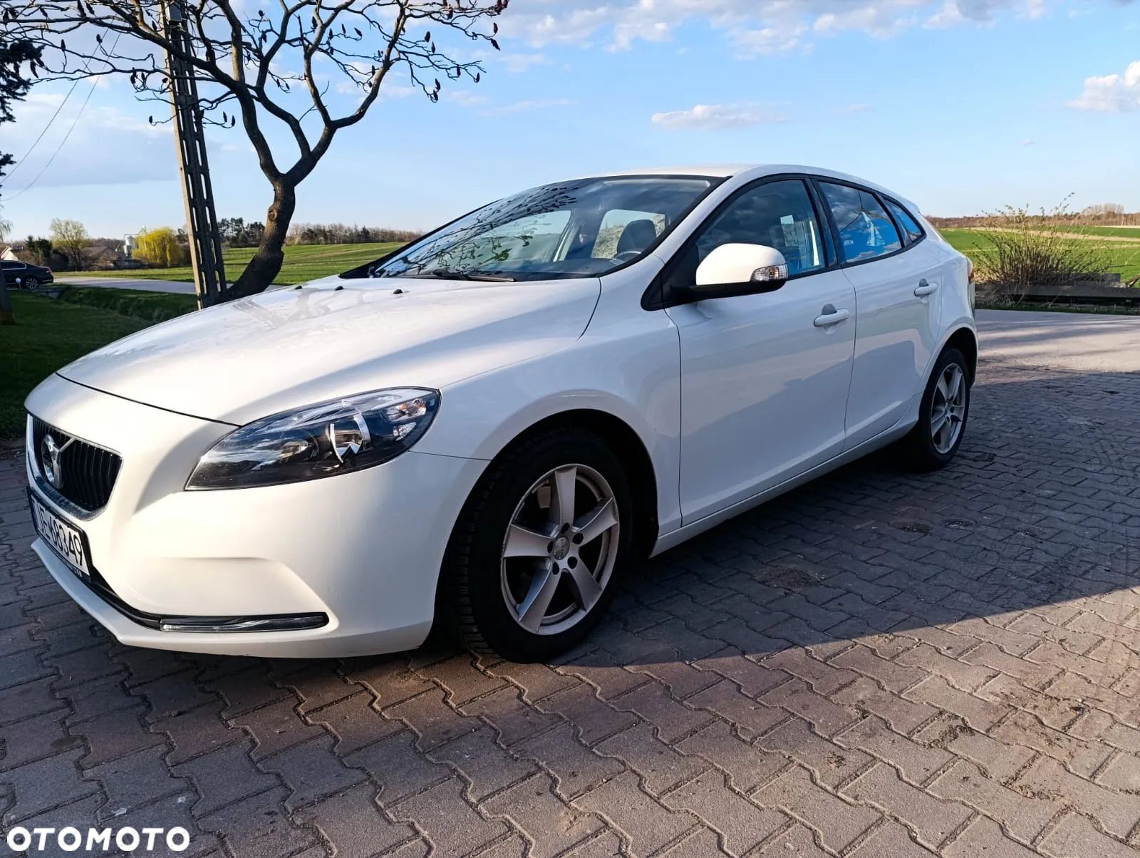 Volvo V40 T2 Momentum - 1