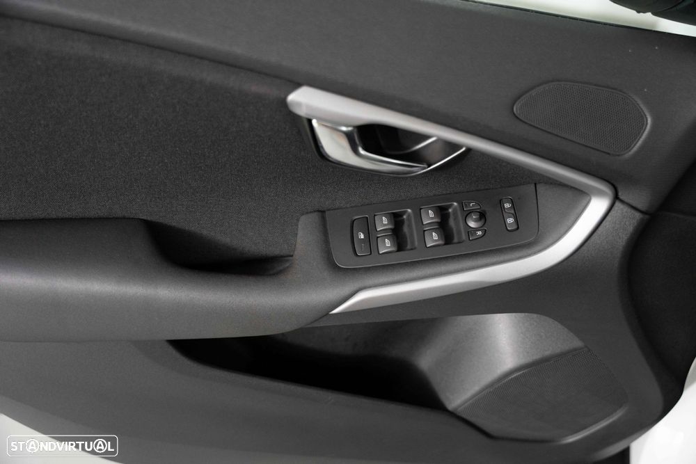 Volvo V40 Cross Country 1.6 D2 Momentum - 18