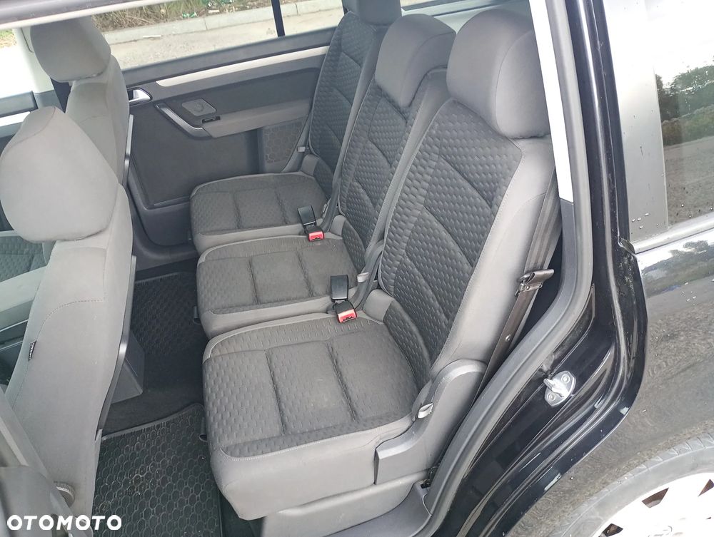 Volkswagen Touran - 15