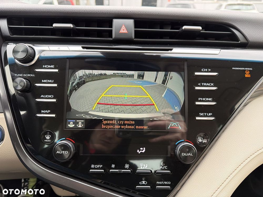 Toyota Camry 2.5 Hybrid Executive CVT - 23