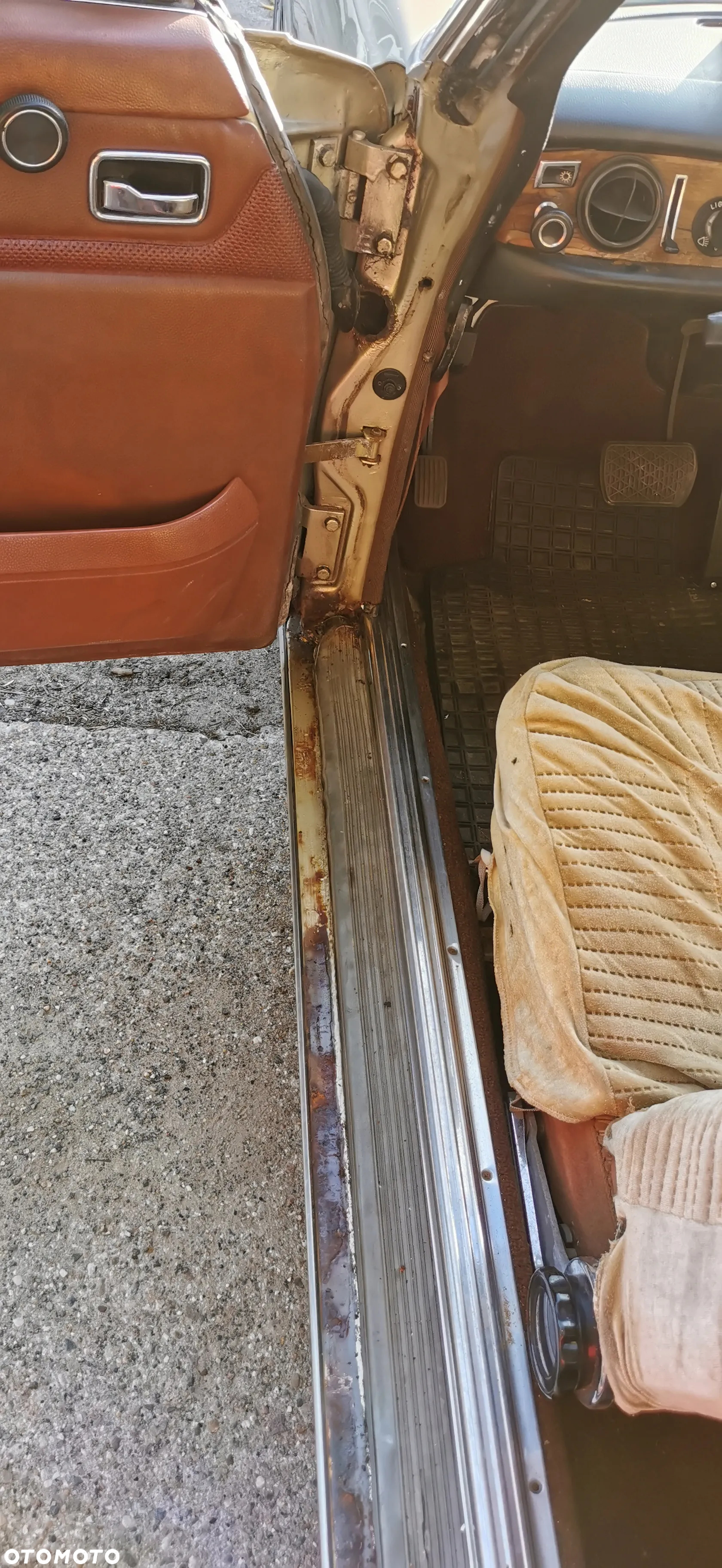 Mercedes-Benz 280 - 12