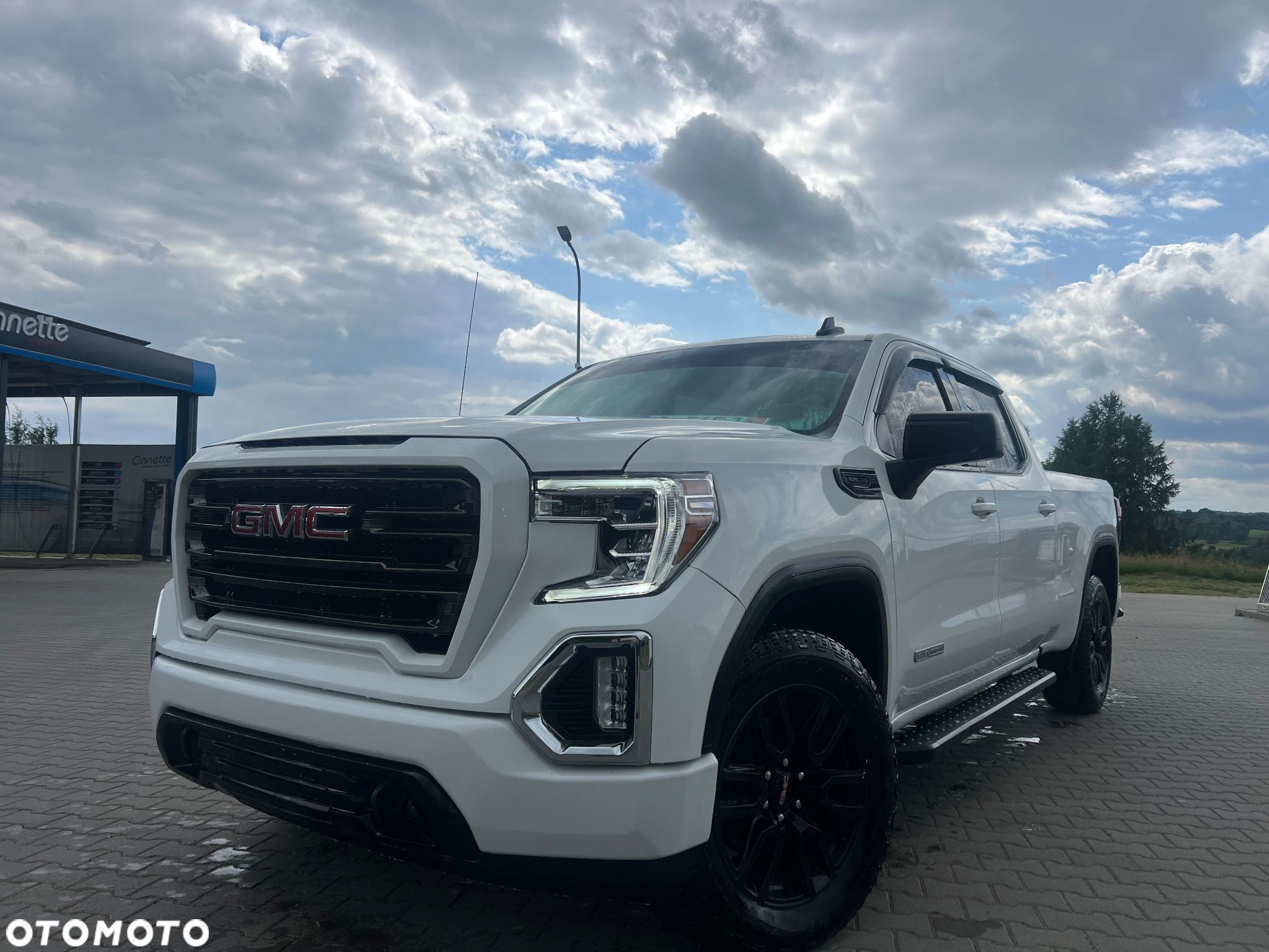 GMC Sierra - 1