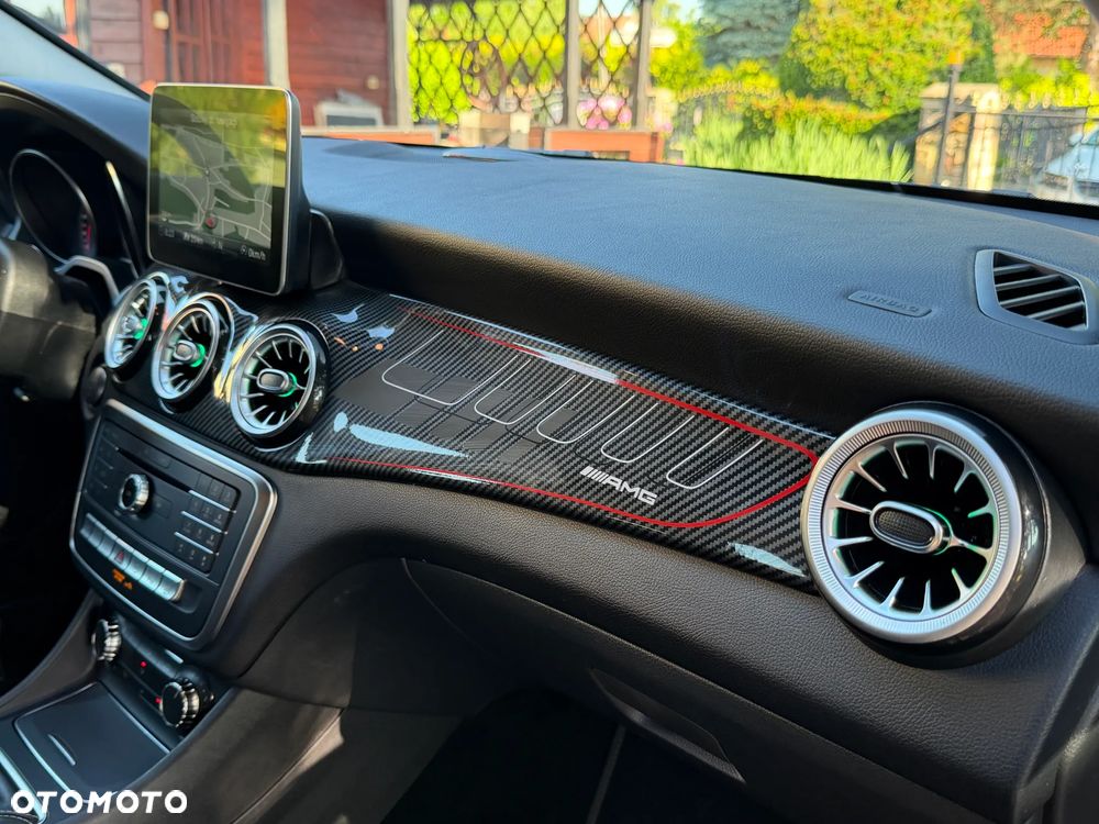 Mercedes-Benz GLA 180 UrbanStyle Edition - 25