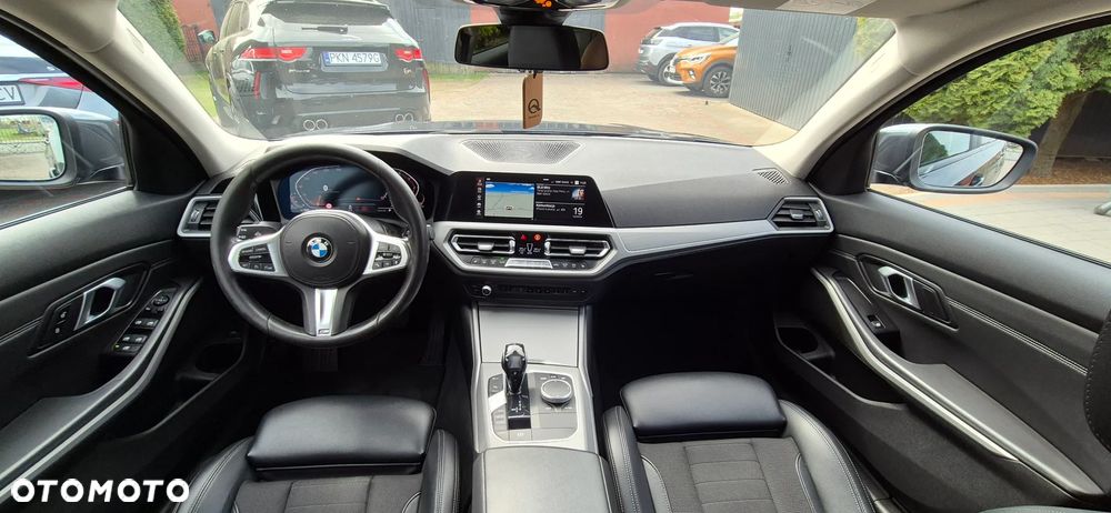 BMW Seria 3 320d xDrive Edition M Sport Shadow - 13
