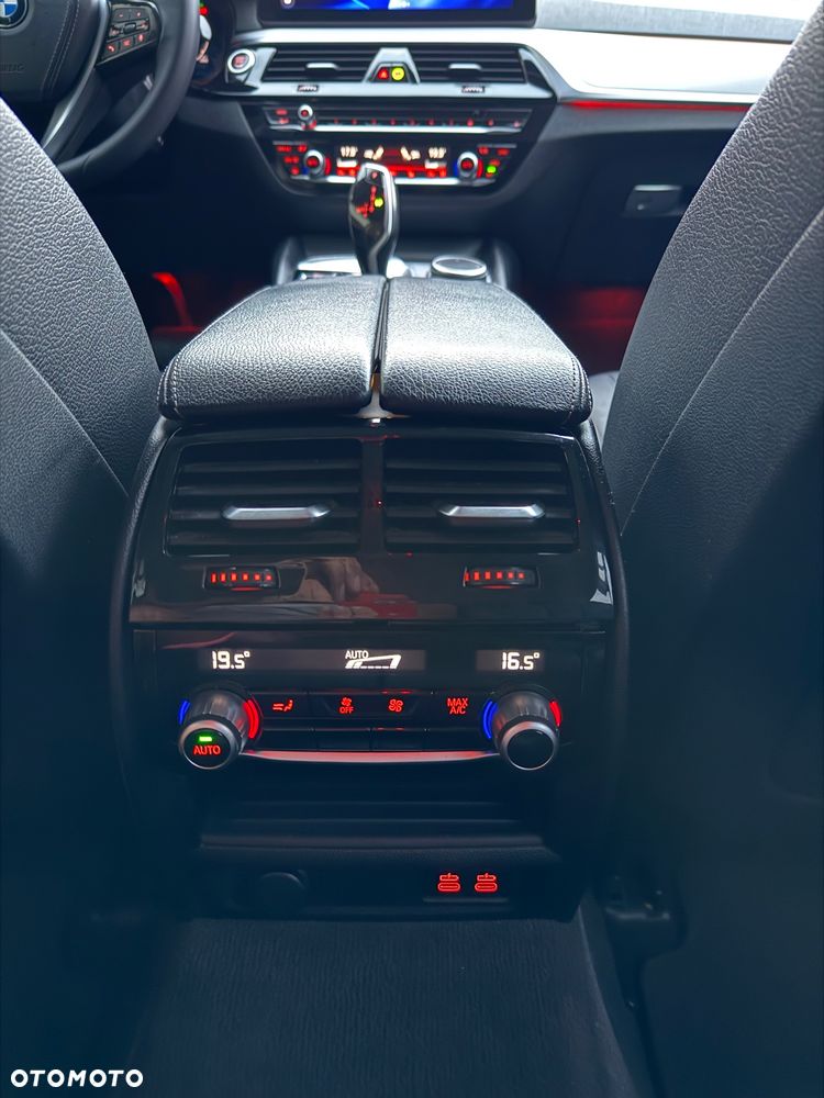 BMW Seria 5 518d mHEV Business Edition sport - 32