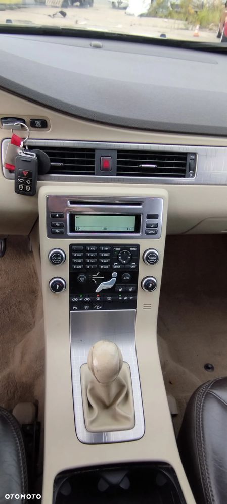Volvo XC 70 D5 AWD Momentum - 4