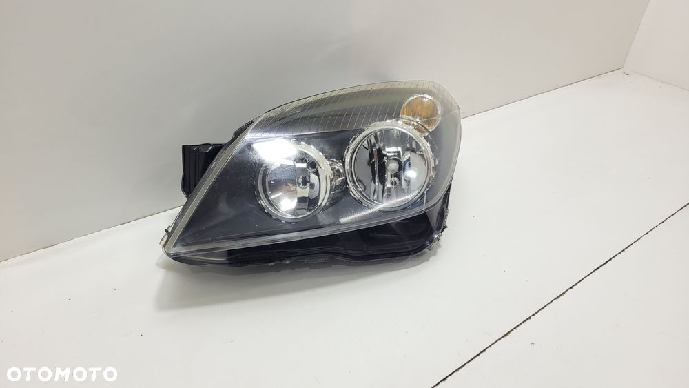 Lampa przód przednia LEWA  Astra III GTC CZARNA - 1