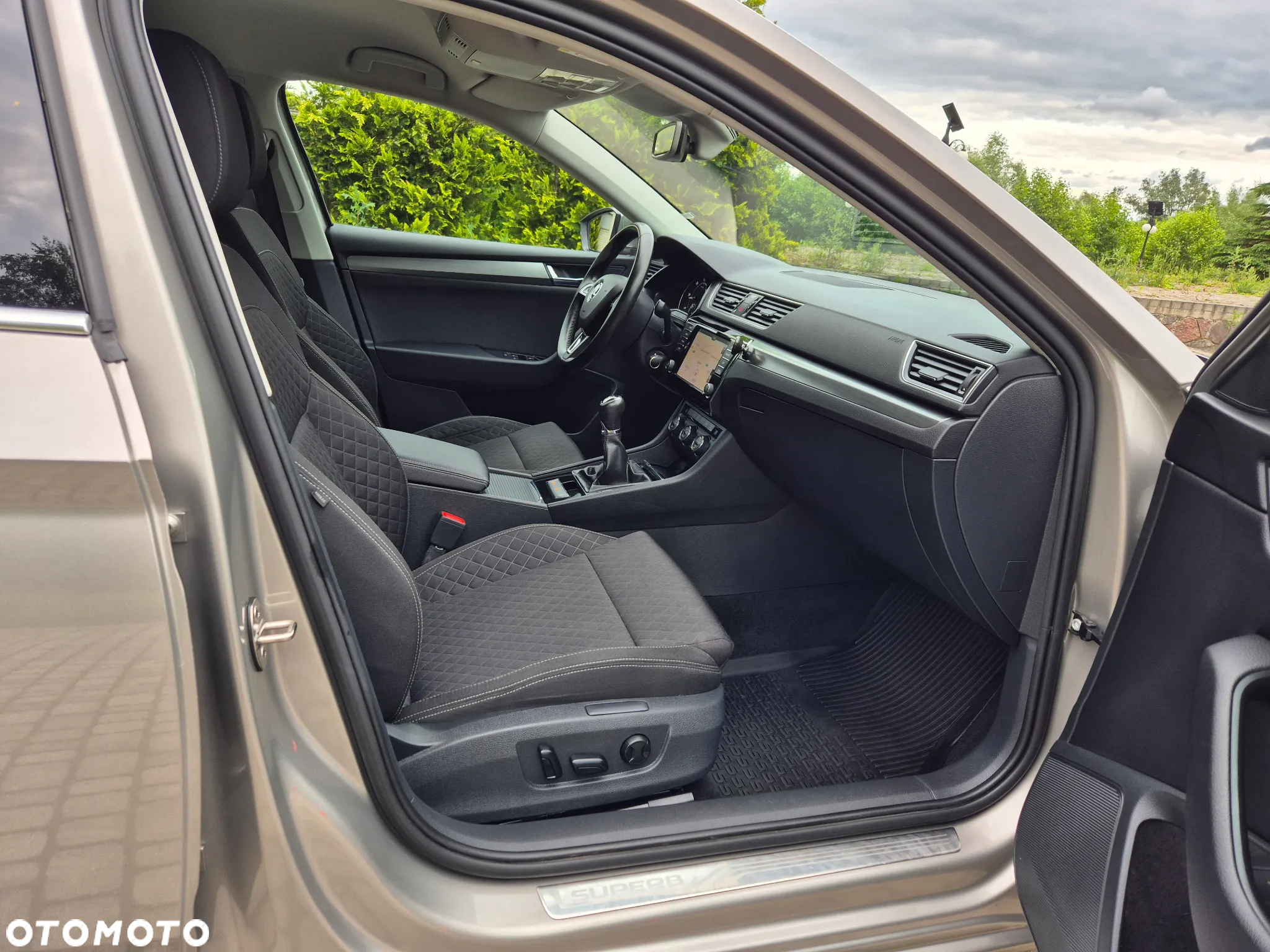 Skoda Superb 2.0 TDI Premium Edition - 38